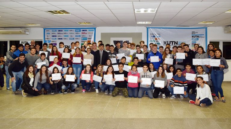 UTN: Se entregaron certificados de cursos intensivos para estudiantes secundarios