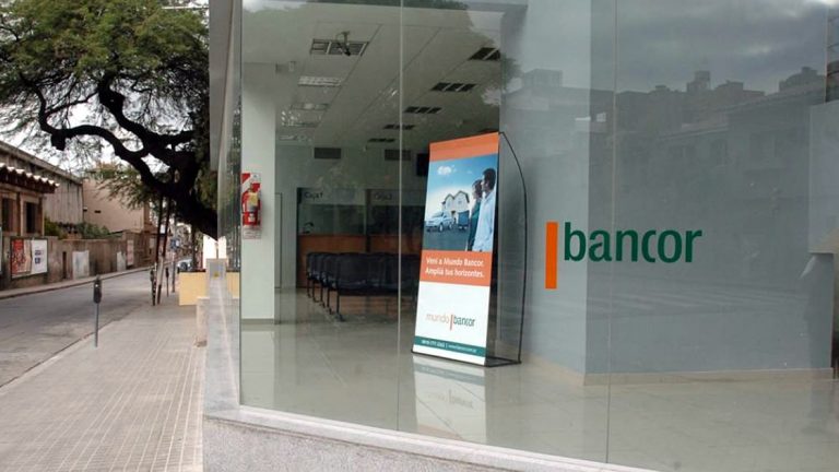Paro bancario: ¿de dónde se puede retirar dinero en efectivo si los cajeros automáticos quedan vacíos?