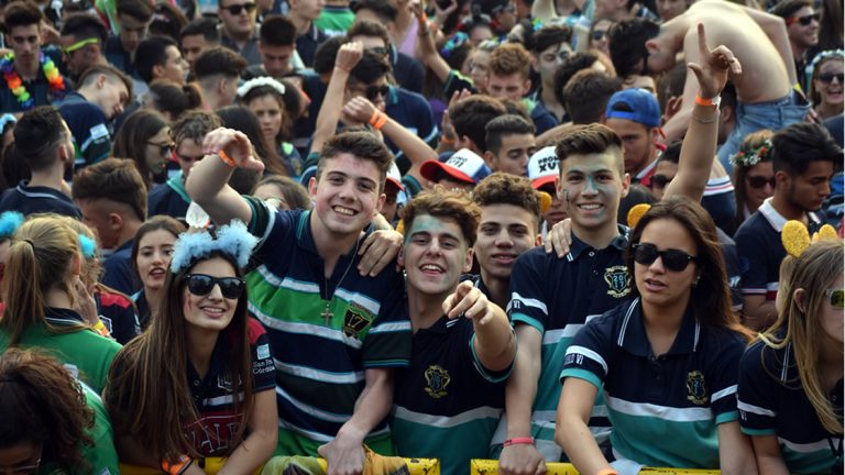 21 de septiembre: estudiantes piden su día libre, y Educación que vayan al colegio