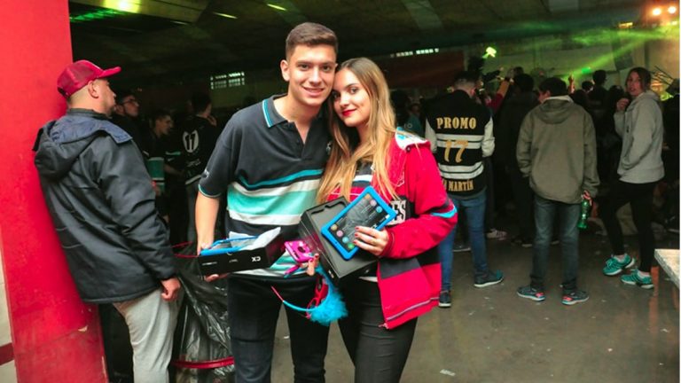 Con incidentes se desarrolló la segunda parte de la estudiantina en bomberos