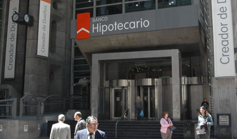 Millonaria demanda contra el Banco Hipotecario