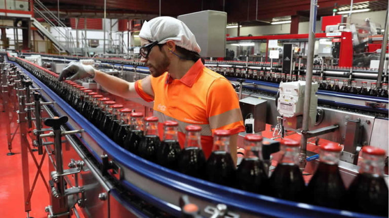Coca Cola frenaría inversión millonaria por la suba de impuestos
