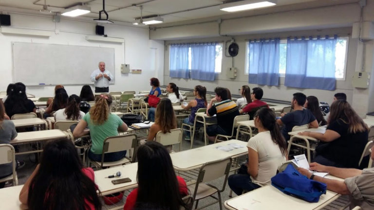 Charla sobre las carreras de Administración en el CUSF