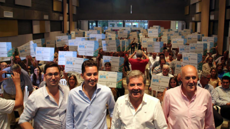 Entregan 6 millones a productores agropecuarios de Departamento San Justo