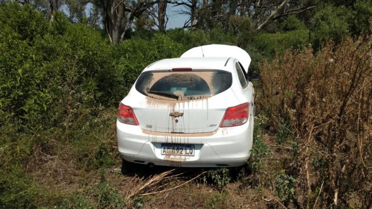 Encuentran auto robado en Marull