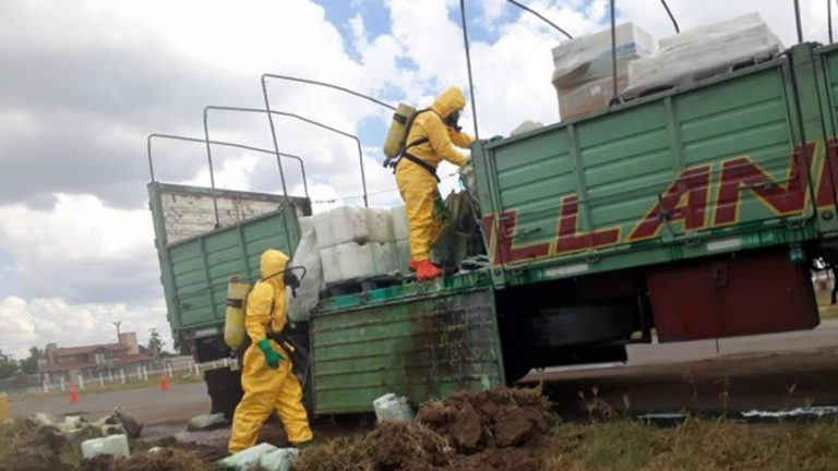 Camión derramó agroquímicos en cercanías de Ceres