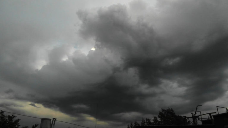 El SMN renovó el alerta por tormentas fuertes para Córdoba