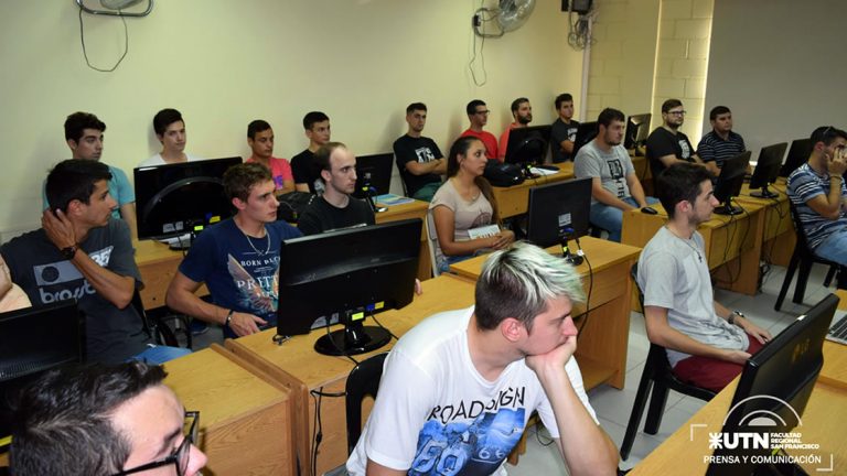 Comenzaron a dictarse los cursos del Plan 111 Mil en UTN