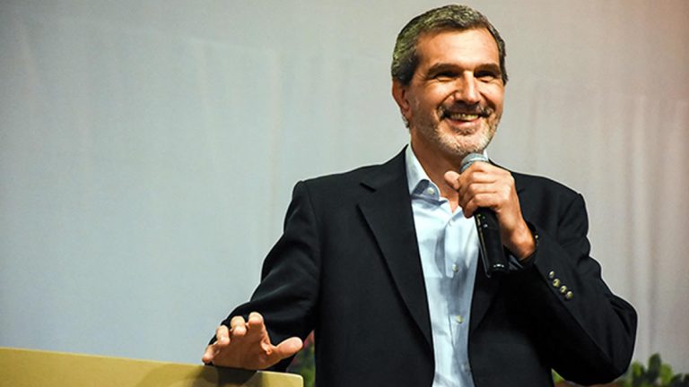 El doctor Enrique Orchanski brinda charla en el Superdomo
