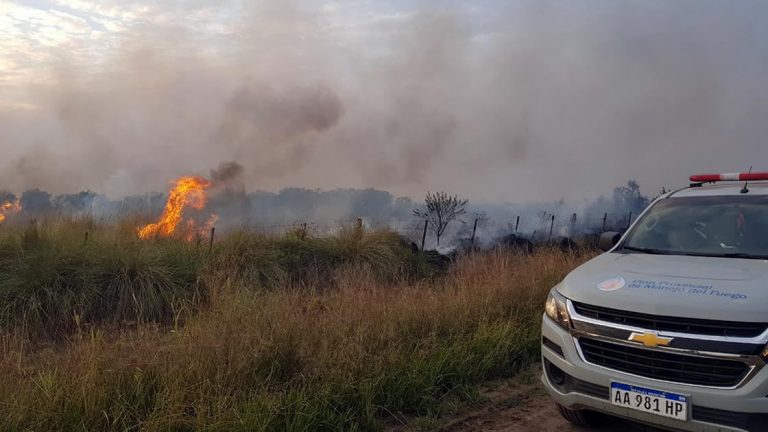 Bomberos siguen luchando contra el fuego en Jeanmaire