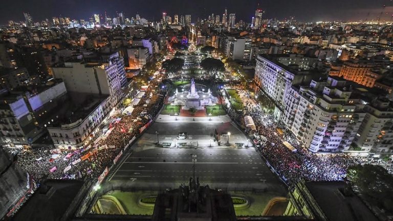 Histórico: La interrupción del embarazo fue aprobado por Diputados