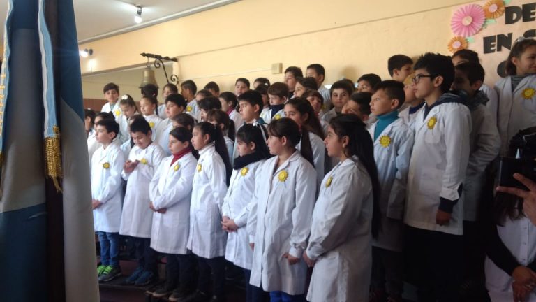El intendente anunció la construcción del patio cubierto en la escuela Hipólito Bouchard