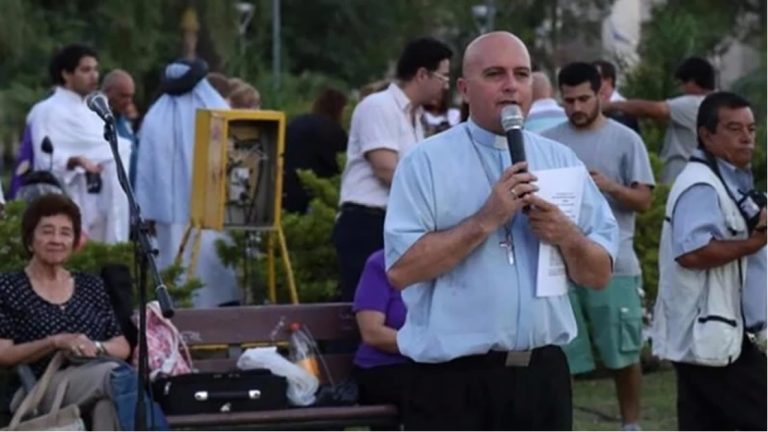 Un cura dice que los legisladores que voten por el aborto legal e incluso el Presidente serán excomulgados