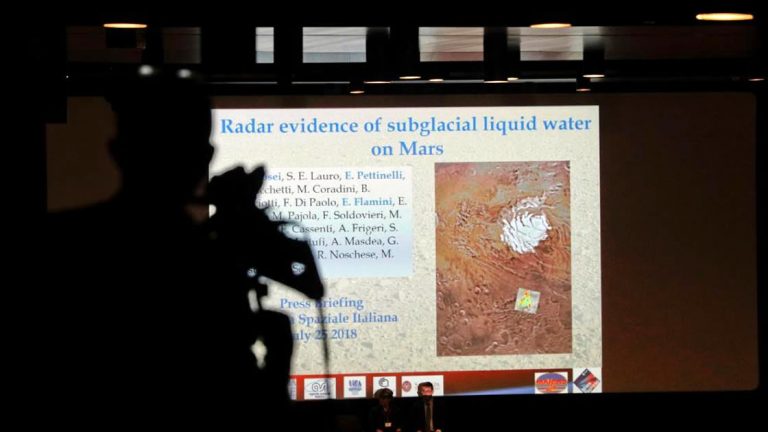 Encuentran agua líquida en el subsuelo polar de Marte
