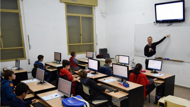Dictarán en UTN un curso de computación para niños