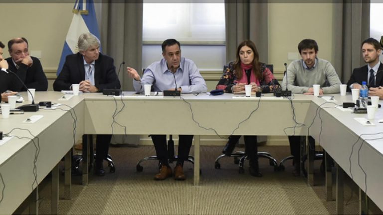 Adelantan aumento a docentes universitarios