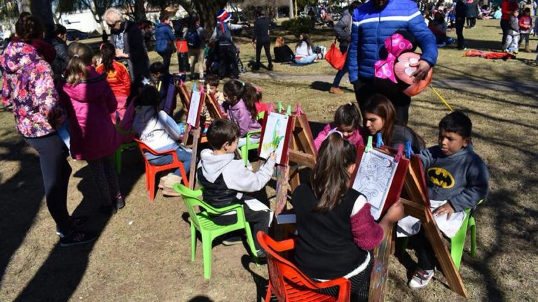 Agasajaron a los Niños en la Plaza Vélez Sársfield