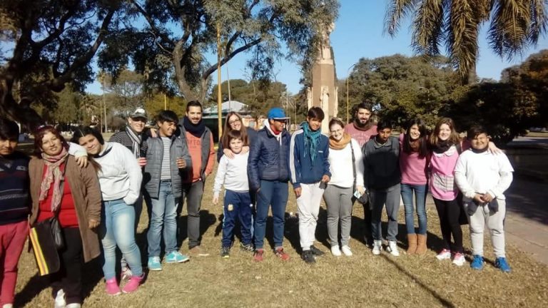 Los integrantes de La Luciérnaga recorrieron la ciudad