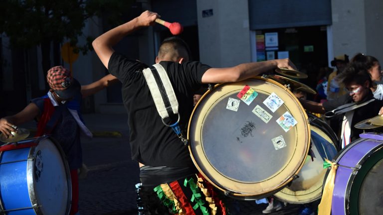 Carnavales en barrios Acapulco y Veracruz