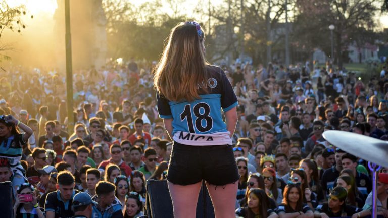 Los estudiantes arrancaron con los festejos