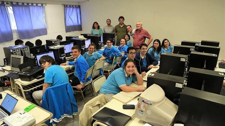 «Editaton» de Wikipedia en el Centro Universitario y con alumnos de la Escuela Proa