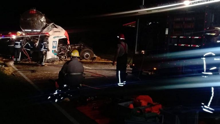 Dos muertos por un choque frontal de dos camiones en Alicia
