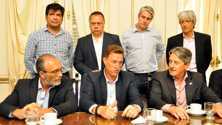 Hubo acuerdo con Kuwait y la Provincia construirá seis acueductos