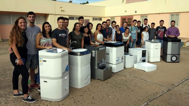 Estudiantes de Diseño Industrial del CUSF presentaron sus proyectos de lavarropas Codini