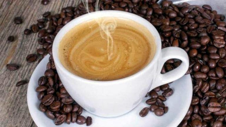 Descubren que un consumo excesivo de café se asocia volúmenes cerebrales totales más pequeños y mayor riesgo de demencia