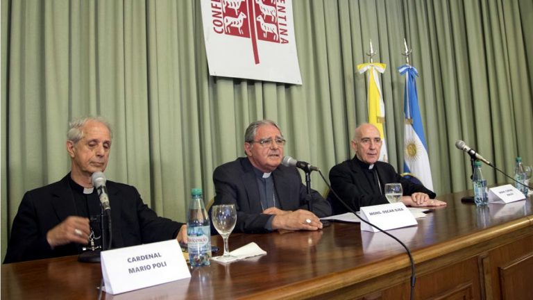 Habilitan a colegios religiosos a cobrar un plus para financiar a la Iglesia