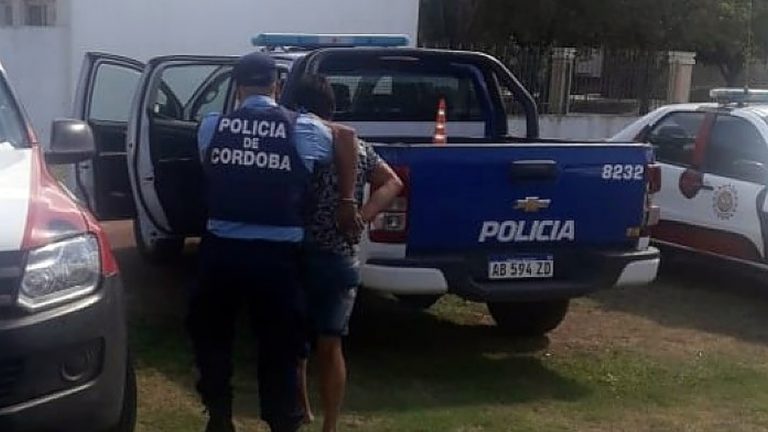 Brinkmann: Jóvenes rompieron un móvil policial y agredieron a un agente