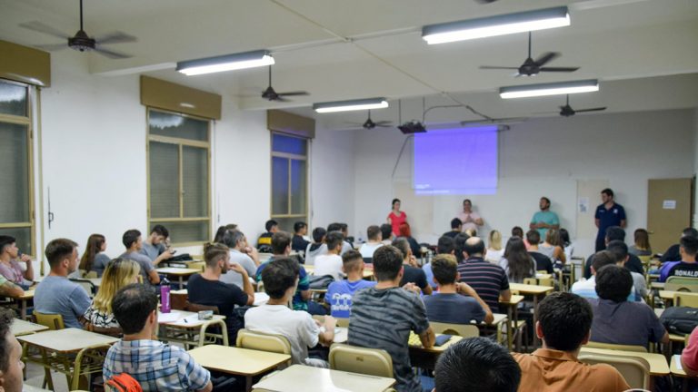 Con más de sesenta alumnos, comenzó el Seminario de la Tecnicatura en Programación