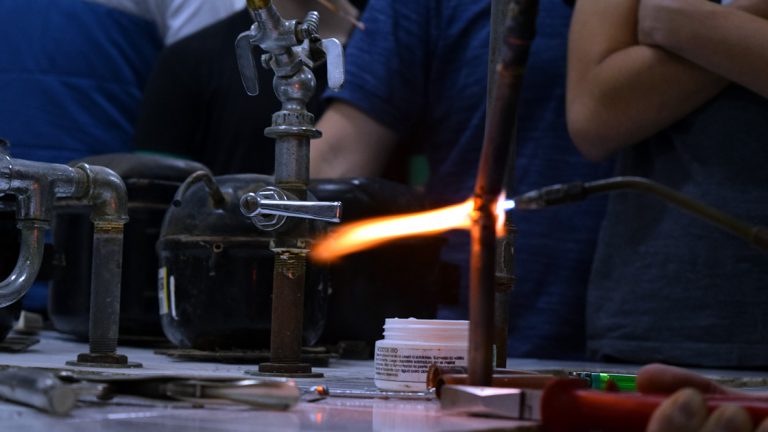 UTN: Inscriben en cuatro cursos de capacitación técnica con salida laboral