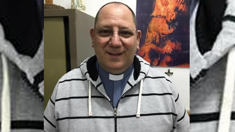 Combina presentó su renuncia como párroco de la parroquia San José Obrero