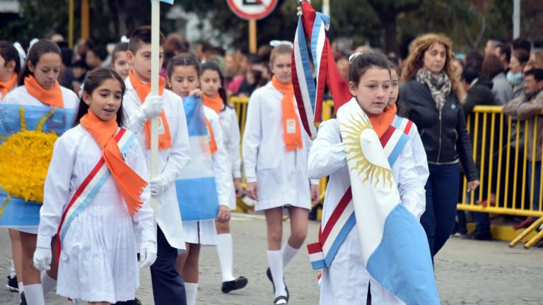 Se llevó a cabo el tradicional desfile de 25 de mayo