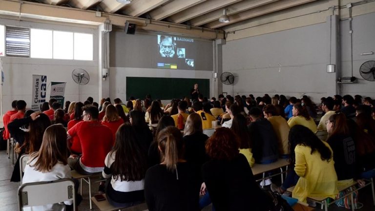Diseño Industrial: Se realizó charla abierta sobre la escuela Bauhaus en el CRES San Francisco