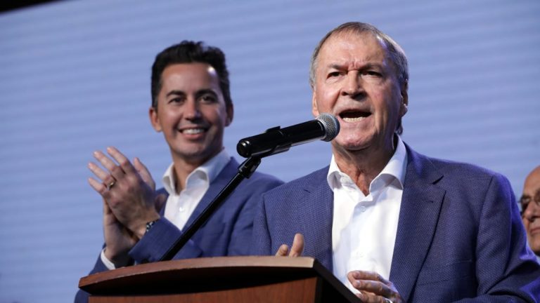 Schiaretti se baja el sueldo y ningún funcionario del ejecutivo podrá superar su monto