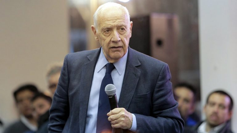 Lavagna promete subir el salario y eliminar el IVA de los alimentos básicos