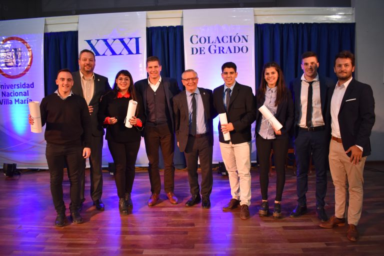Los primeros cinco egresados de Diseño Industrial del CRES recibieron sus diplomas