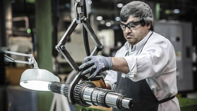 Caída en picada: la UIA registró una baja del 6,1% de la industria en julio
