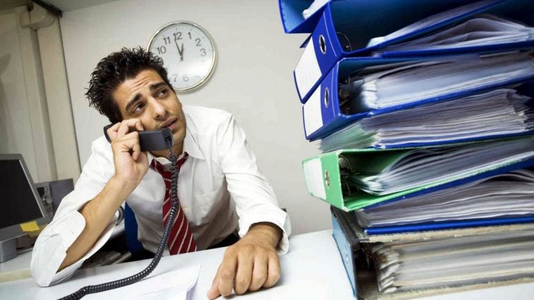 Profesionales denuncian pérdidas de hasta el 80% de sus ingresos