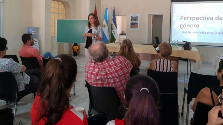Charla sobre perspectiva de género en Saturnino María Laspiur