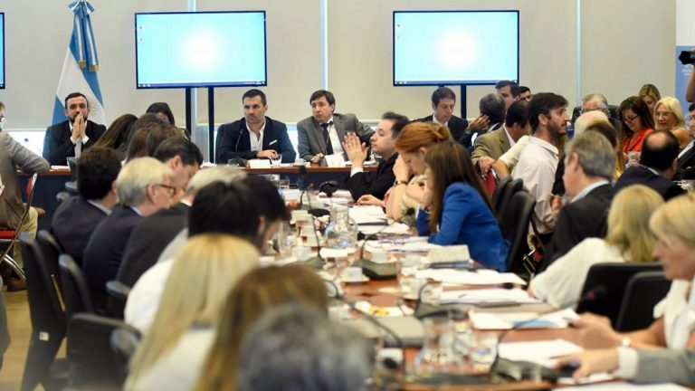 El oficialismo negoció para sacar la emergencia