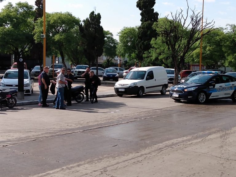 Madre cayó de la motocicleta con su hijo