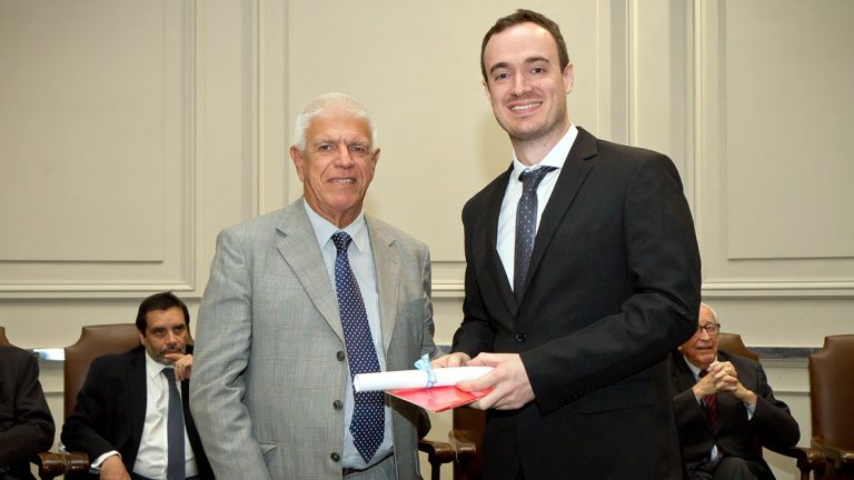 Sanfrancisqueño graduado de UTN fue premiado por la Academia Nacional de Ingeniería