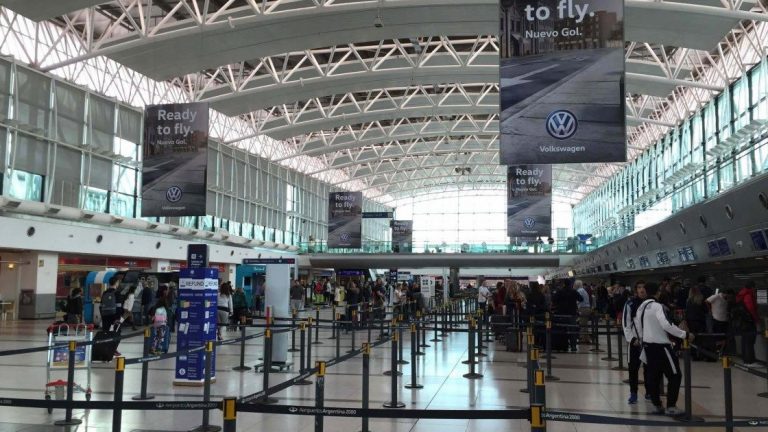 Encontraron 82 kilos de cocaína en el aeropuerto de Ezeiza en un avión rumbo a Ámsterdam