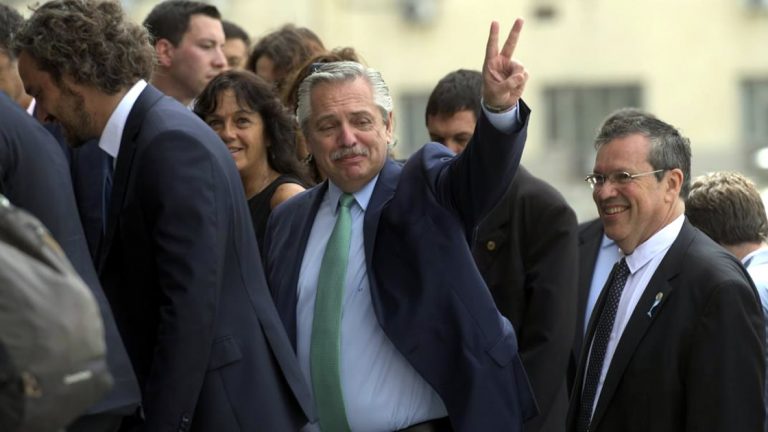 Este lunes jurarán los nuevos ministros y el Gobierno relanza su gestión