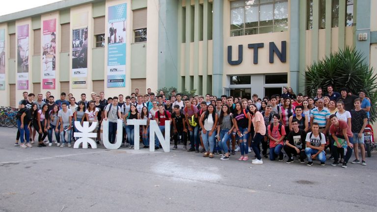Cientos de jóvenes dieron el primer paso de su vida universitaria en UTN