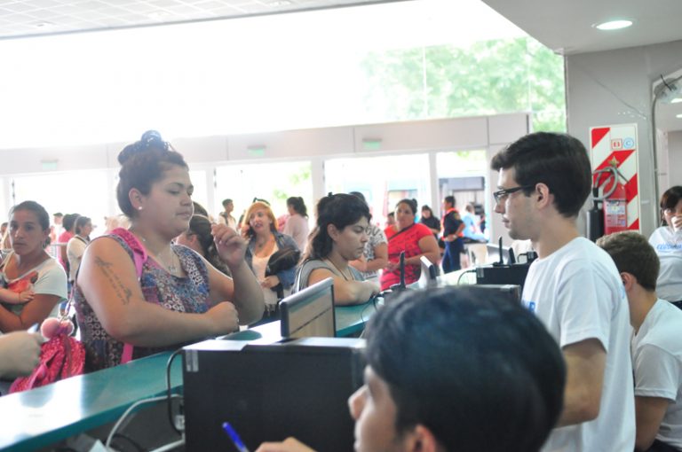 Comenzó la entrega de la Tarjeta AlimentAR  en la ciudad