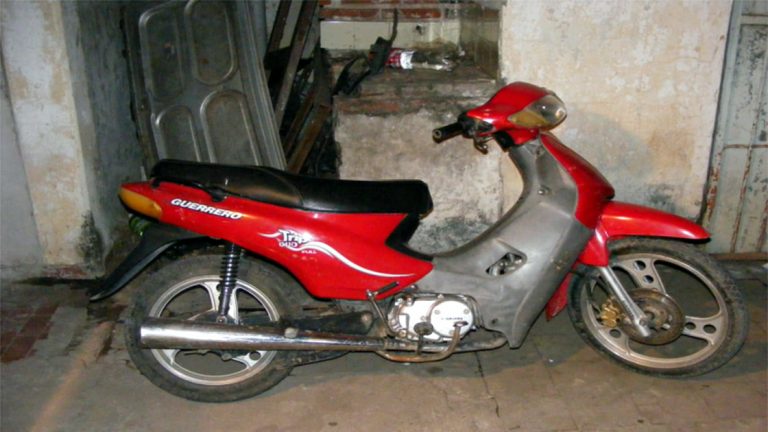 Roban moto en Frontera